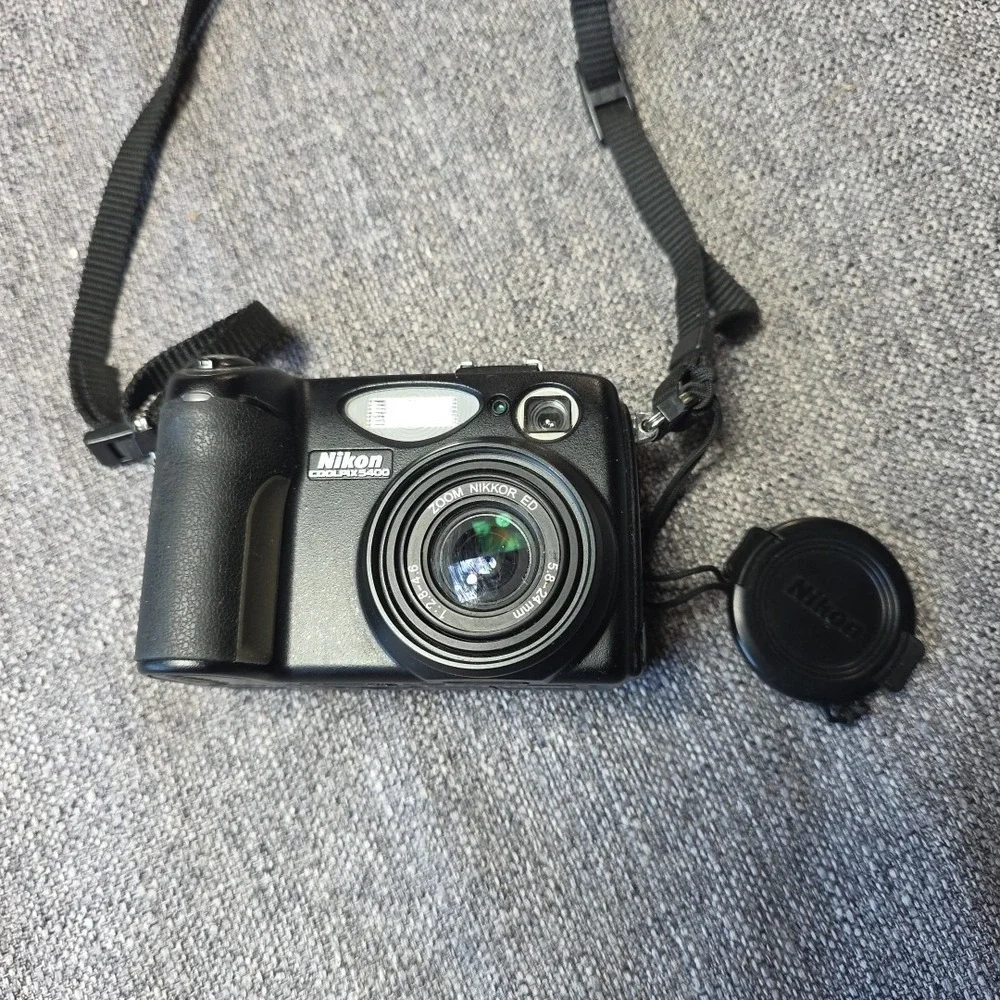 Nikon COOLPIX 5400 5.1MP Digital Camera - Black Battery Parts Untested